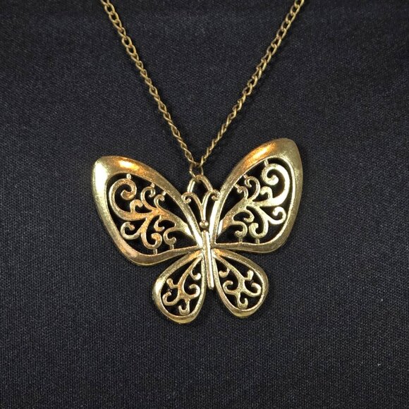 🦋 Brass Butterfly Pendant Necklace • Filigree Wings • Boho Vintage Styl - Picture 5 of 6